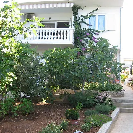 Edi + Minja Lägenhet