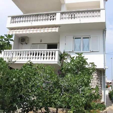 Edi + Minja Brodarica (Sibenik-Knin)